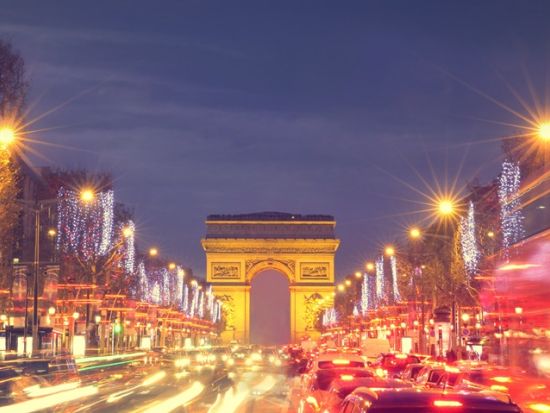 パリの夜景イルミネーション＋ムーランルージュ(Moulin Rouge)観賞ツアー＜シャンパン付き／日本語オーディオガイド＞by ParisCityVision