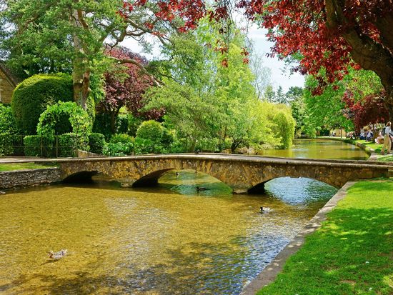 UK_Cotswolds_Bourton_shutterstock_387793135 (1)