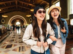 USA_Los Angeles Train station_Friends_Travel
