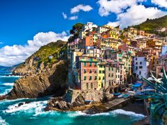 Italy_Cinque_Terre_Riomaggiore_shutterstock_157275353