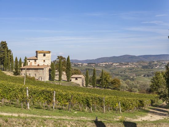 Italy_Tuscany_Chianti_Castellina_shutterstock_746148622