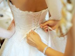 Wedding_Dress_shutterstock_121019497
