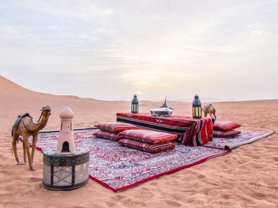 【混載】朝から楽しむデザートサファリ　砂丘ドライブ＋アクティビティ（ラクダ乗り等）＜朝発／往復送迎付／ドバイ発＞