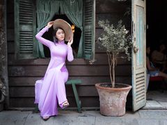 Vietnam_Ao_Dai_Womans_1141988921-crop