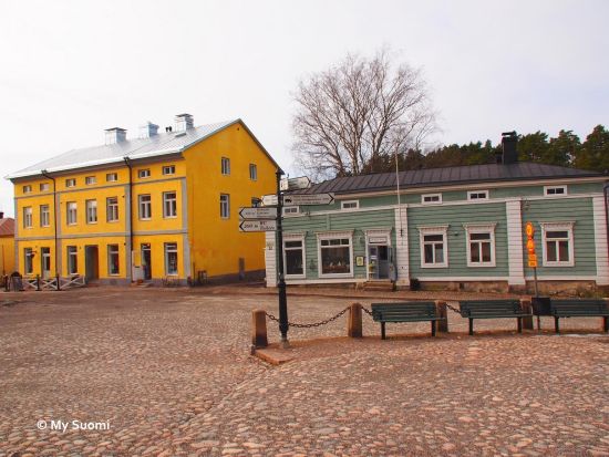 旧市街の美しい古都 ポルヴォー半日観光ツアー＜日本語／昼食付／ヘルシンキ発＞