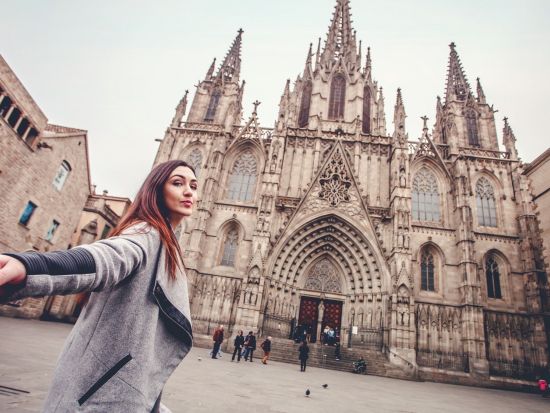 バルセロナ旧市街　ゴシック地区ウォーキングツアー　ピンチョスまたはタパスの軽食付き ＜半日／日本語＞