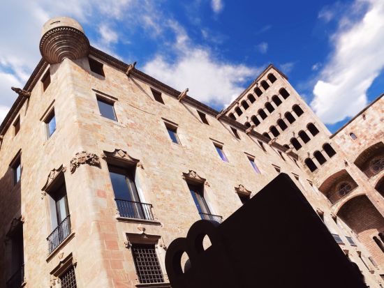 バルセロナ旧市街　ゴシック地区ウォーキングツアー　ピンチョスまたはタパスの軽食付き ＜半日／日本語＞