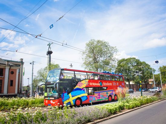 ストックホルム 乗り降り自由バス　チケット事前予約 ＜24時間または72時間／日本語オーディオガイド付き＞