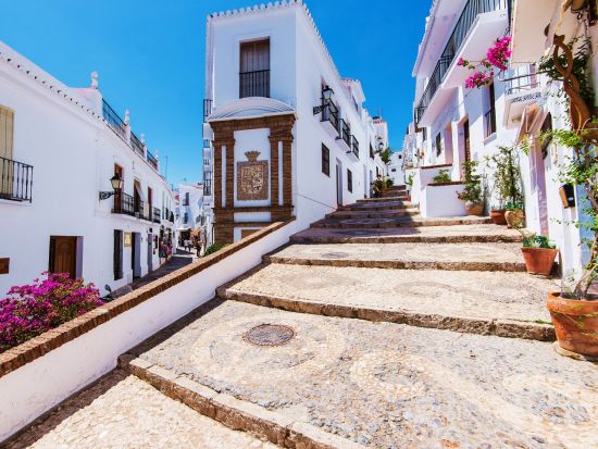 アンダルシアの白い村 ミハス＆フリヒリアナ＆ネルハ 1日観光プライベートツアー＜現地語ドライバー／マラガ発着＞