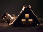 ライトアップの合掌造り冬景色（岐阜県／白川郷・ライトアップ・冬・1月）安田+正英様：東京都在住