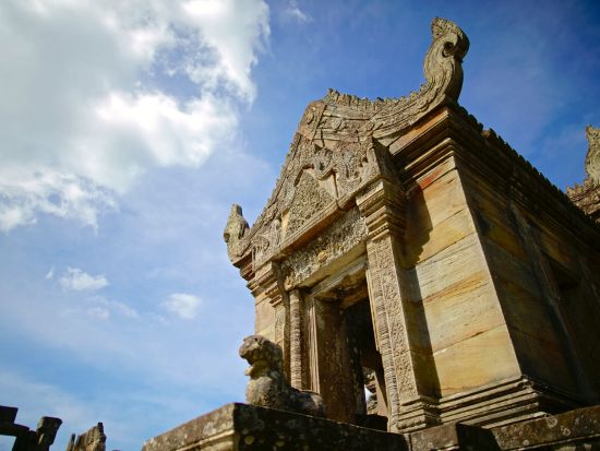 絶景世界遺産へ！天空神殿プレアヴィヒア＋ベンメリア寺院 or コーケー遺跡観光ツアー 3大遺跡制覇も可！＜貸切 or 混載／お弁当付／4WD代金込プランあり＞