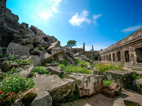 世界遺産プレアヴィヒア+ベンメリア遺跡+コーケー遺跡　専属ガイドと行くプライベートツアー＜1日／昼食付／日本語ガイド／4WD料金込／貸切＞