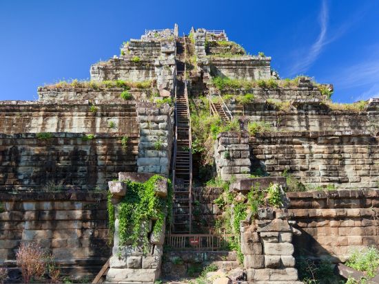 世界遺産プレアヴィヒア+ベンメリア遺跡+コーケー遺跡　専属ガイドと行くプライベートツアー＜1日／昼食付／日本語ガイド／4WD料金込／貸切＞