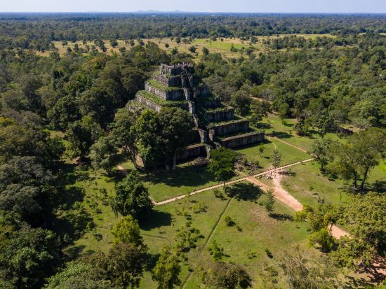 世界遺産プレアヴィヒア+ベンメリア遺跡+コーケー遺跡　専属ガイドと行くプライベートツアー＜1日／昼食付／日本語ガイド／4WD料金込／貸切＞