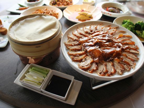 オープントップバス夜景観賞＆シンフォニー・オブ・ライツ＆女人街散策ツアー＊北京ダックディナー付き＜日本語ガイド＞