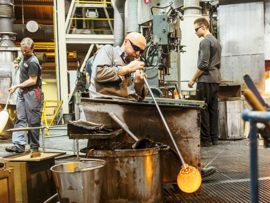 イッタラ(iittala)工場見学 日帰りツアー＜6月＆8月／日本語ガイド／昼食付／ヘルシンキ発＞