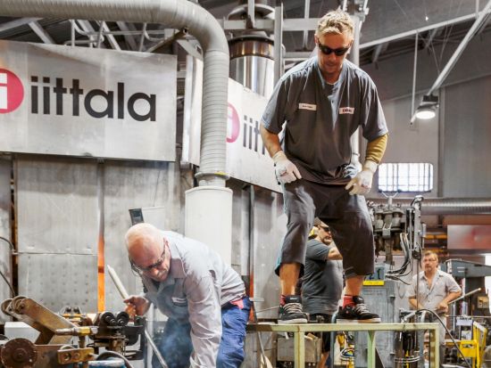 イッタラ(iittala)工場見学 日帰りツアー＜6月＆8月／日本語ガイド／昼食付／ヘルシンキ発＞