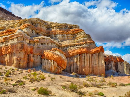 レッドロックキャニオン 半日観光ツアー クラフトマウンテンをハイキング＆トレーダージョーズでのショッピングタイムあり＜午前発／昼食付き／日本語ガイド＞