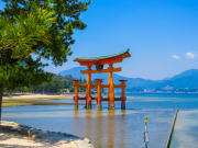 Japan_Hiroshima_Itsukushima shrine_Torii gate_shutterstock_1319487224