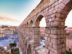 Spain_Segovia_Aqueduct_Castilla_y_Leon_shutterstock_531147577