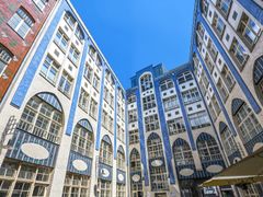 Berlin_ hackesche markt_shutterstock_331524236