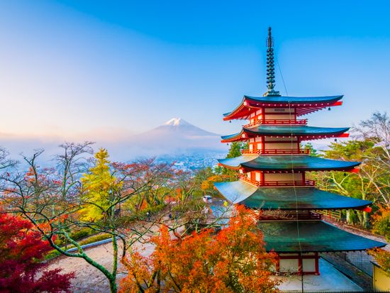 Japan_Yamanashi_chureito pagoda_autumn_fall_shutterstock_1270105807