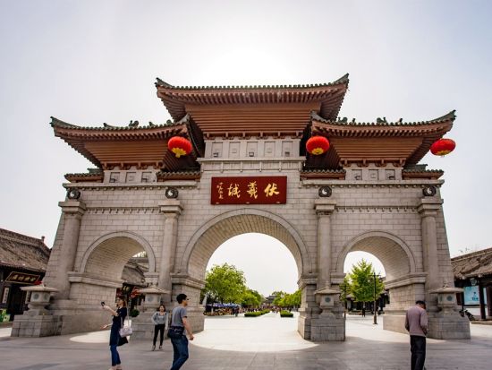 天水1日観光ツアー☆シルクロードの要衝！麦積山石窟と伏羲廟を巡る！＜貸切／往復新幹線利用／昼食付／日本語ガイド／西安発＞ 