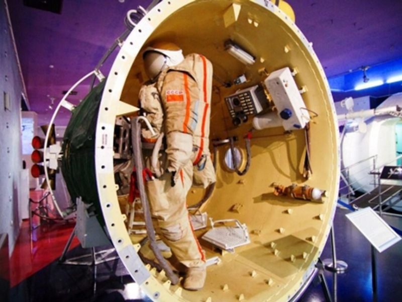 モスクワ 宇宙飛行士記念博物館プライベートツアー 宇宙基地「ミール」の実物大模型を見学! ※公共交通機関利用<日本語ガイド>