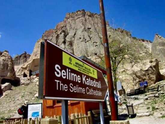 世界遺産カッパドキア 大自然に触れる1日観光　ウフララ渓谷＋ナル湖他＜貸切／昼食付／日本語ガイド／カッパドキア発＞