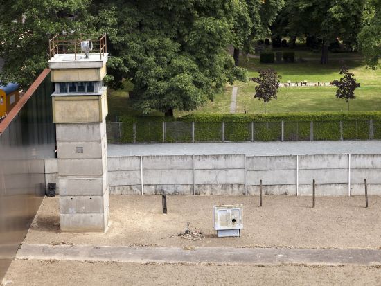 【プライベートツアー】旧東ドイツを感じるベルリン街歩き上級編！路面電車とSバーン乗車体験付き＜日本語／ベルリン発＞ by みゅう