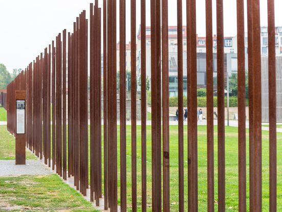 Wall Memorial_shutterstock_1514616341