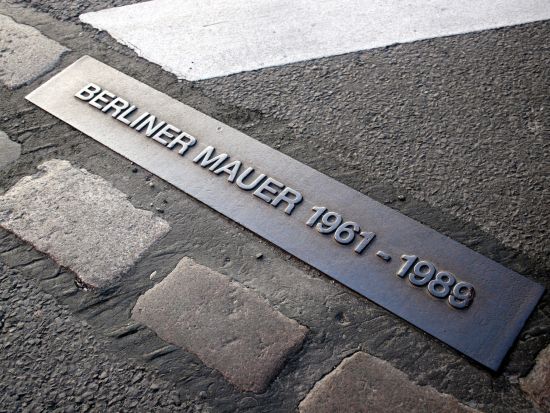 【プライベートツアー】旧東ドイツを感じるベルリン街歩き上級編！路面電車とSバーン乗車体験付き＜日本語／ベルリン発＞ by みゅう