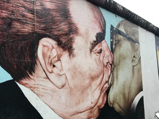 【プライベートツアー】旧東ドイツを感じるベルリン街歩き上級編！路面電車とSバーン乗車体験付き＜日本語／ベルリン発＞ by みゅう