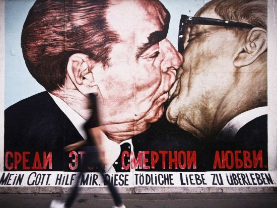 【プライベートツアー】旧東ドイツを感じるベルリン街歩き上級編！路面電車とSバーン乗車体験付き＜日本語／ベルリン発＞ by みゅう