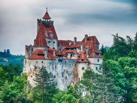 ドラキュラ城（ブラン城）＆シナイア　日帰り観光ツアー ＜日本語または英語ガイド／昼食付き／ブカレスト発＞