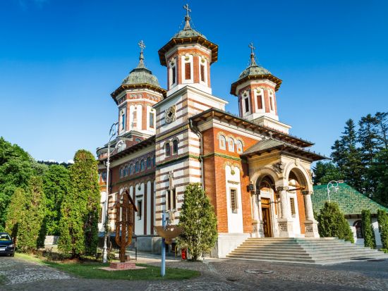 ドラキュラ城（ブラン城）＆シナイア　日帰り観光ツアー ＜日本語または英語ガイド／昼食付き／ブカレスト発＞