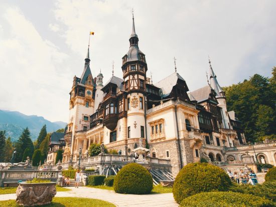 ドラキュラ城（ブラン城）＆シナイア　日帰り観光ツアー ＜日本語または英語ガイド／昼食付き／ブカレスト発＞