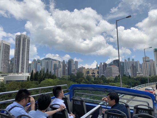 昼間のオープントップバスツアー　前方8席プレミアムシート利用＊ペニンシュラホテルのアフタヌーンティー付きプランあり＜日本語ガイド／尖沙咀エリア集合＞