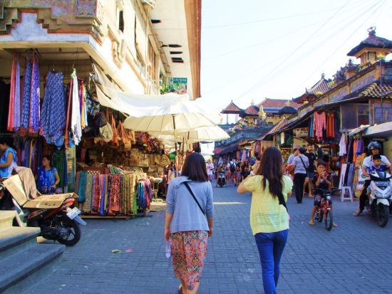 【貸切】バリ雑貨ショッピングツアー　ウブドまたはデンパサールの雑貨屋にご案内！バリ舞踊鑑賞付きプランあり＜1日or午後／日本語ガイド＞
