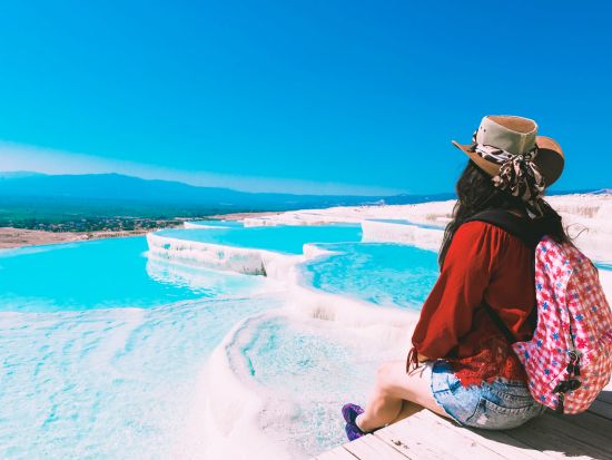 世界遺産 ヒエラポリス＆パムッカレ石灰棚＆エフェソス 日帰り観光ツアー ＜4～10月／日本語または英語ガイド／国内航空券込／昼食付／イスタンブール発＞