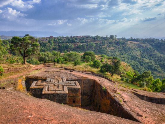 世界遺産ラリベラ岩窟教会群を巡る☆エチオピア観光鉄板1泊2日ツアー＜宿泊付／英語ガイド＞
