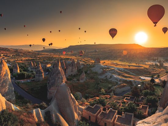 Turkey_Cappadocia_Balloon_shutterstock_364966055 (2)