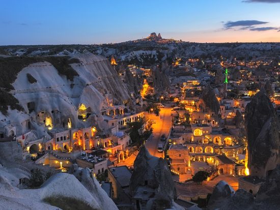 Turkey_Cappadocia_Goreme_night_shutterstock_1272824269