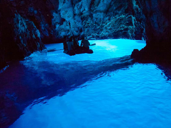 クロアチア 青の洞窟とアドリア海4つの島巡りスピードボートツアー 4 9月 英語 スプリット発 クロアチア クロアチア 旅行の観光 オプショナルツアー予約 Veltra ベルトラ