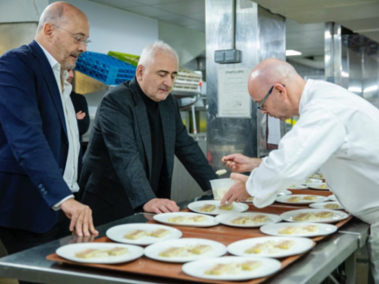 パラディ・ラタン（Paradis Latin）フレンチキャバレー鑑賞＆ディナー　ミシュラン3つ星シェフ監修メニュー ＜現地集合・解散＞*前日まで予約OK