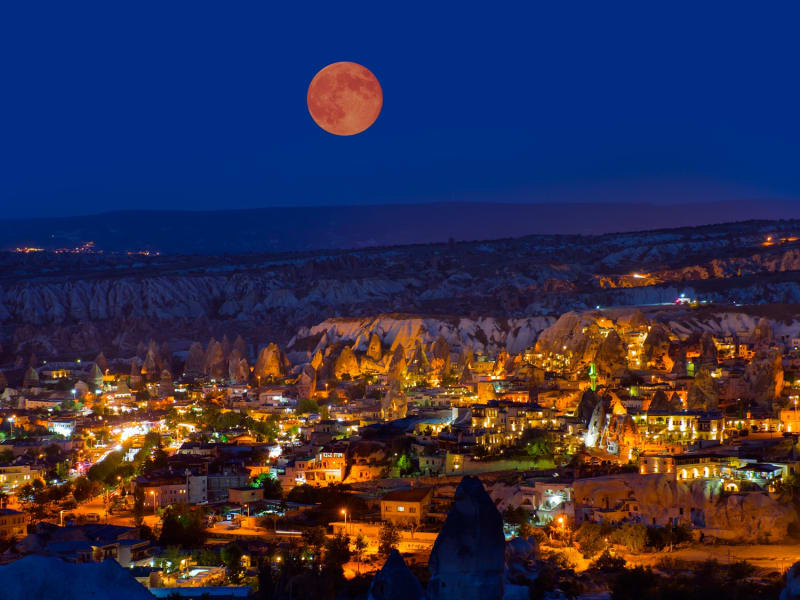 Cappadocia_Goreme_Night_shutterstock_233273623