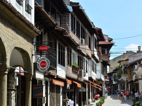 ブルガリアの世界遺産イワノヴォ岩窟教会＆旧市街ヴェリコ・タルノヴォ日帰り観光ツアー＜貸切チャーター／ブカレスト発＞