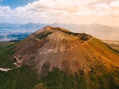 hiking mount vesuvius, vesuvius hike, naples
