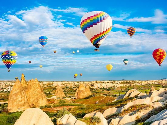 Turkey_Cappadocia_Balloon_shutterstock_1477930535