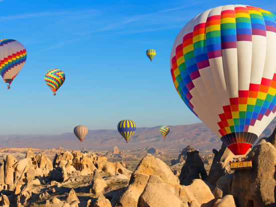 Turkey_Cappadocia_Balloon_shutterstock_228976384